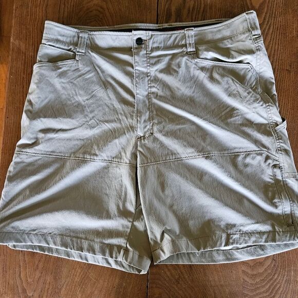 Wrangler Cargo Shorts Men’s W 42 Tan Casual Utility Pockets Outdoor Hiking Work - Picture 3 of 6